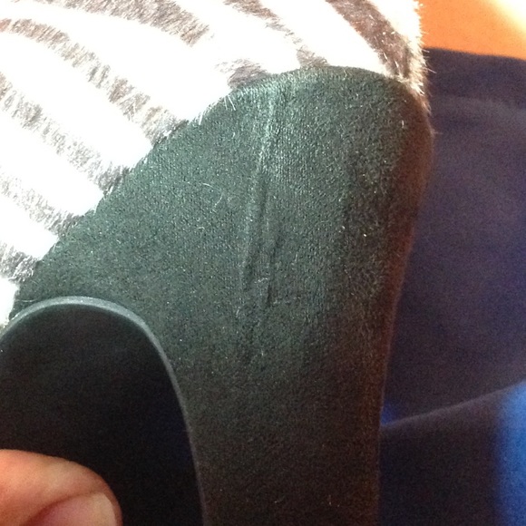 Zebra print platform pumps by Guess - Picture 8 of 8